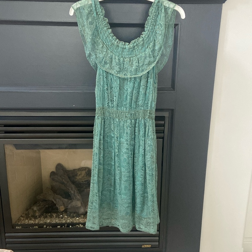 EUC $10 OFF TODAY!!  All lace sage green dress 👗Medium or large